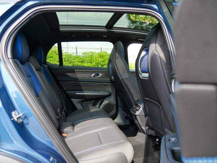 Vehicle Image 23