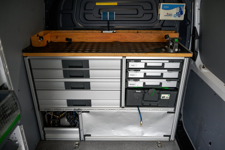 Vehicle Image 12