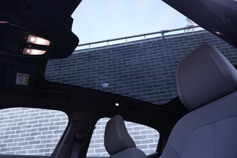 Vehicle Image 24