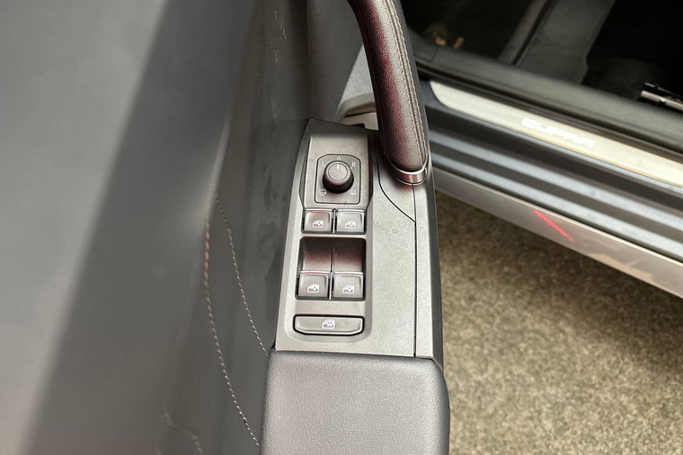 Vehicle Image 17
