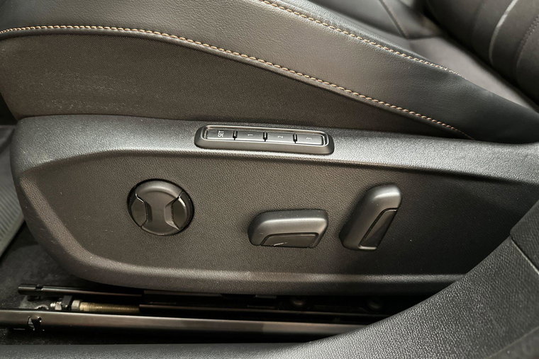 Vehicle Image 19