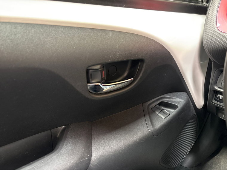 Vehicle Image 17