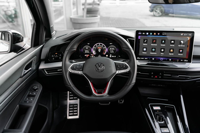 Vehicle Image 15