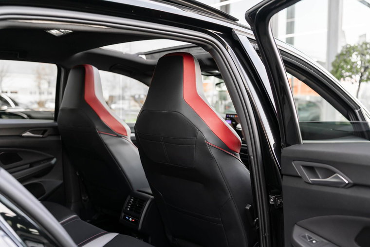 Vehicle Image 30