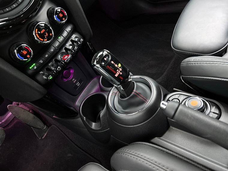 Vehicle Image 16