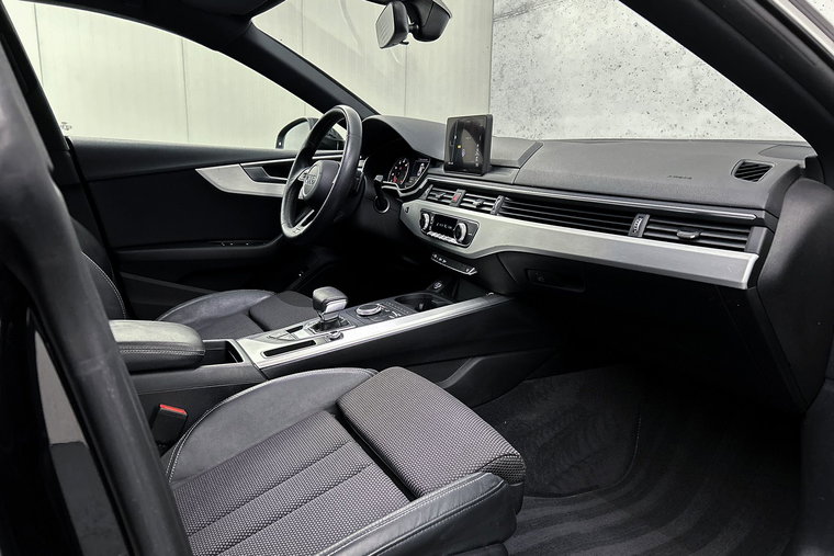 Vehicle Image 30