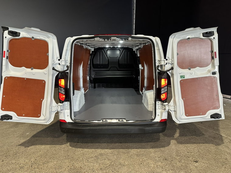 Vehicle Image 13