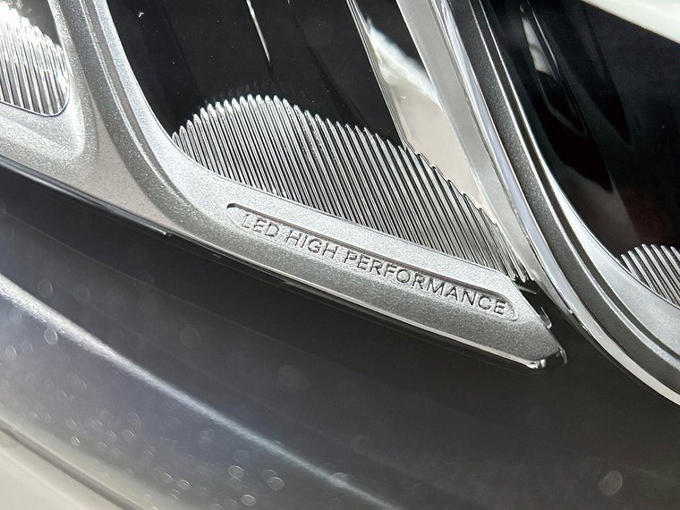 Vehicle Image 25