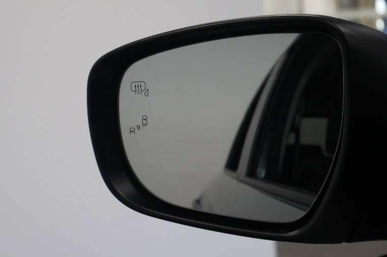 Vehicle Image 25
