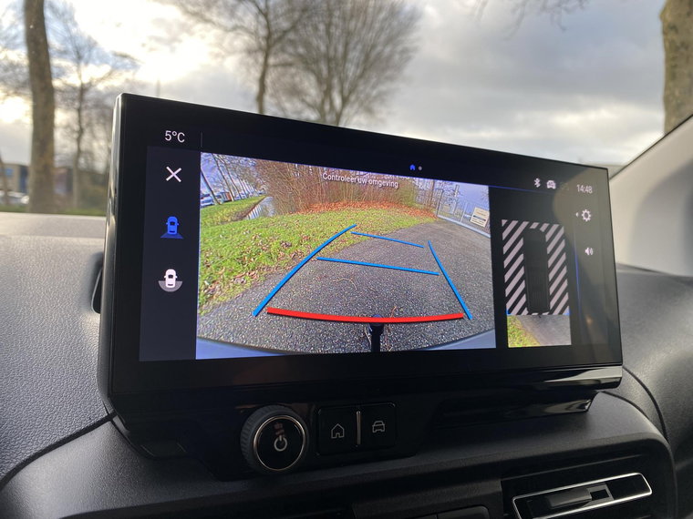 Vehicle Image 38
