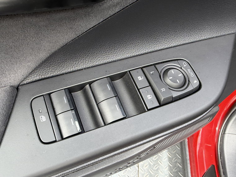 Vehicle Image 32
