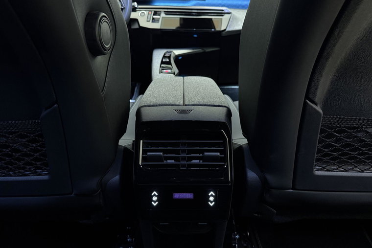 Vehicle Image 22