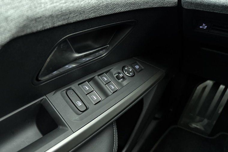 Vehicle Image 23