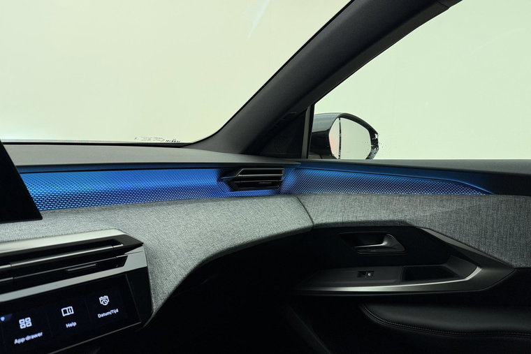Vehicle Image 32