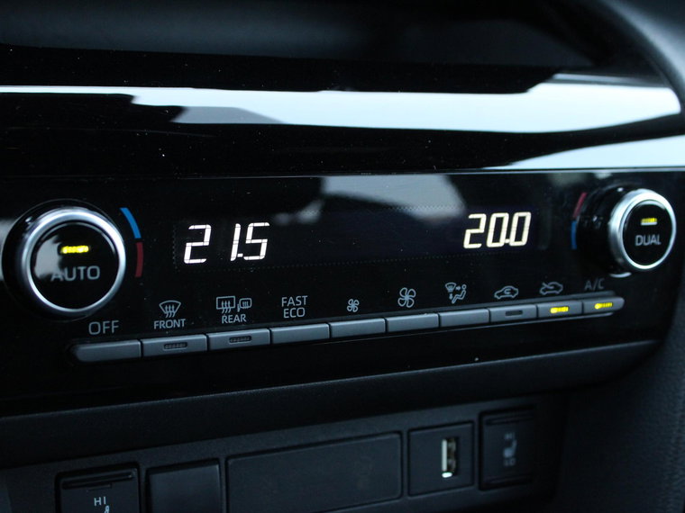 Vehicle Image 30