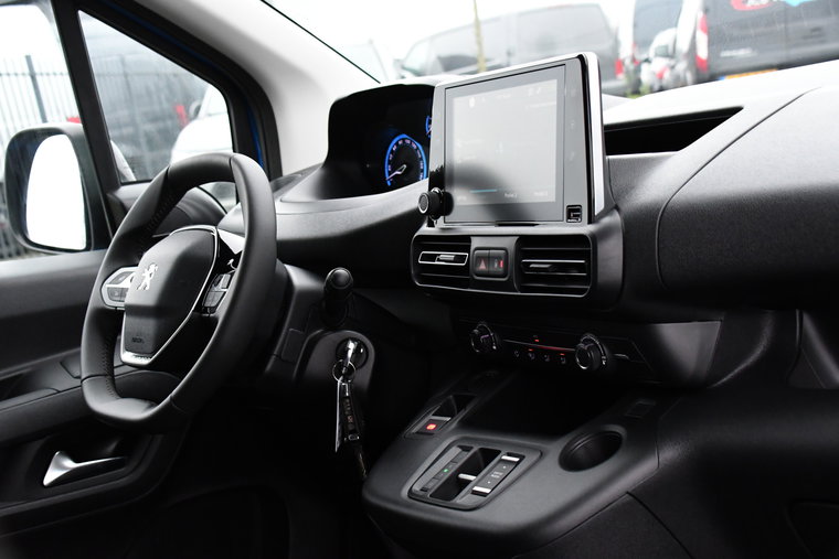 Vehicle Image 13