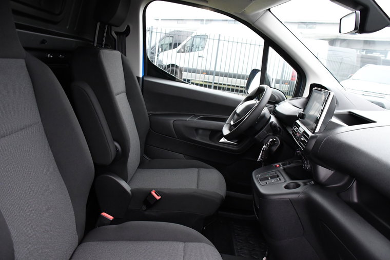 Vehicle Image 18