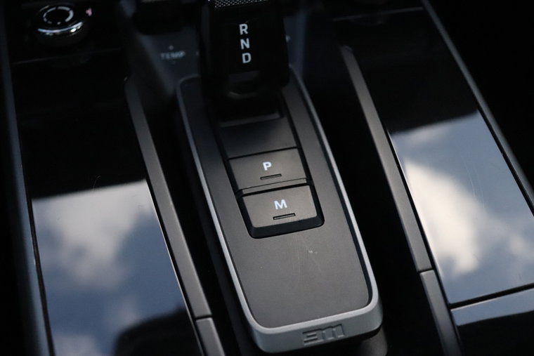 Vehicle Image 32