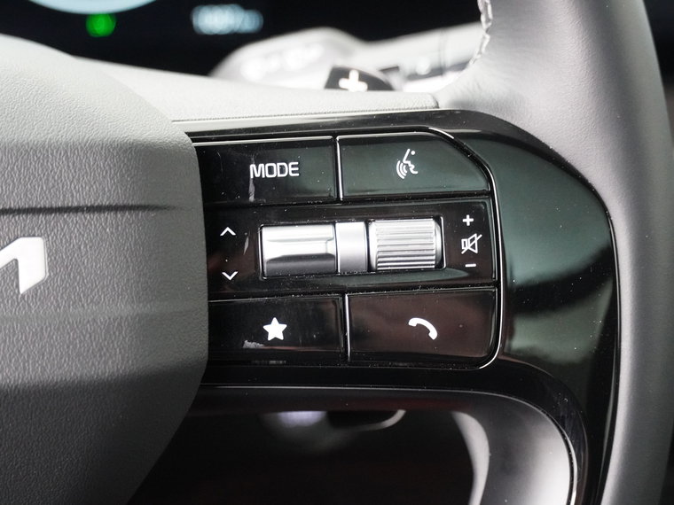 Vehicle Image 26
