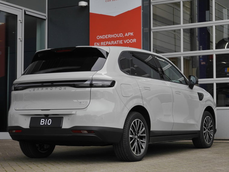 Vehicle Image 7