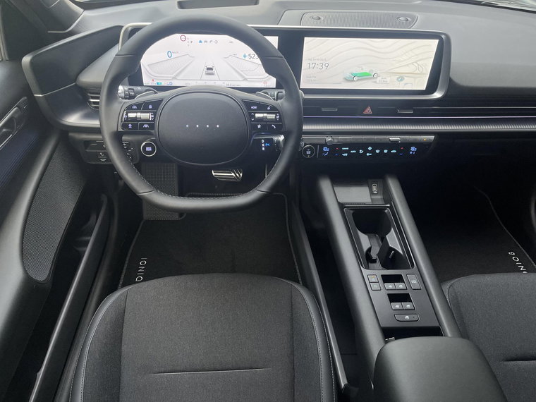 Vehicle Image 16