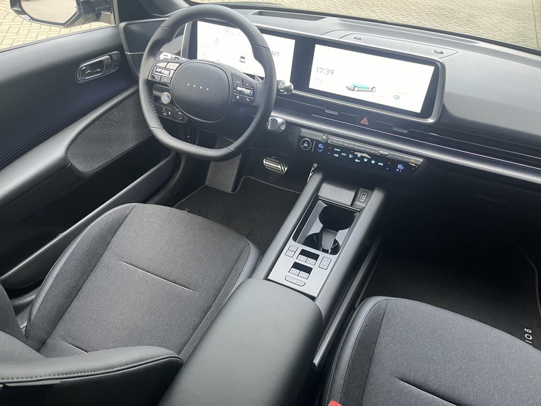 Vehicle Image 17