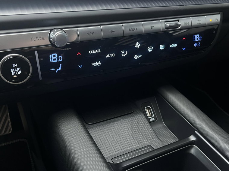 Vehicle Image 32