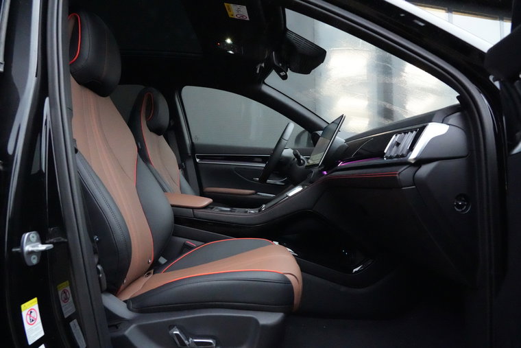 Vehicle Image 9