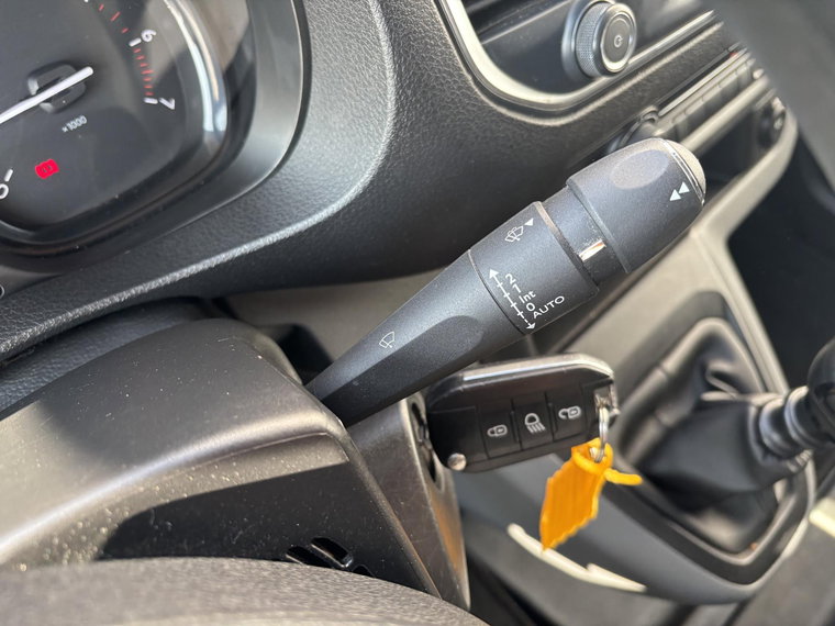 Vehicle Image 29