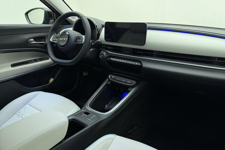 Vehicle Image 16