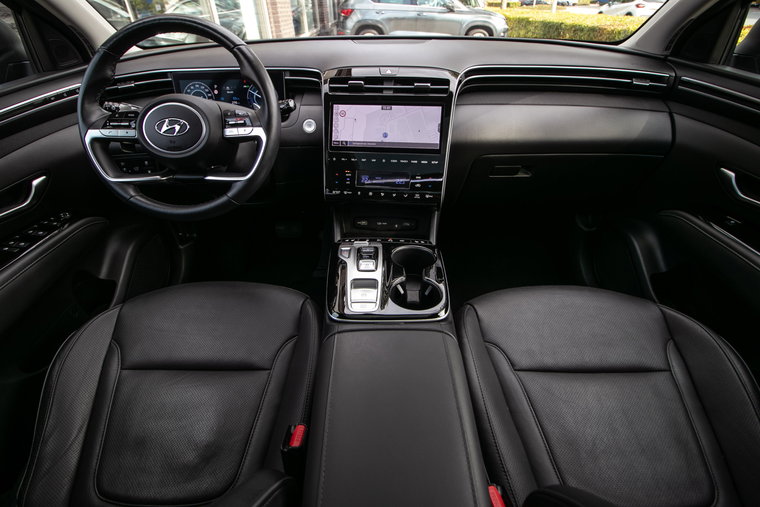 Vehicle Image 16