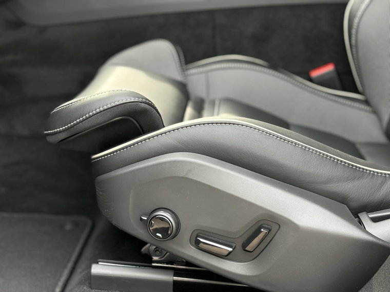 Vehicle Image 26