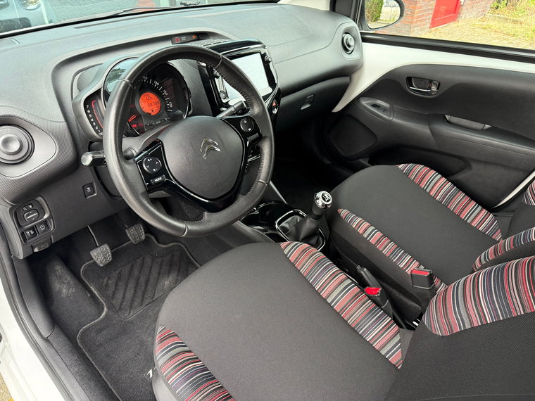 Vehicle Image 25
