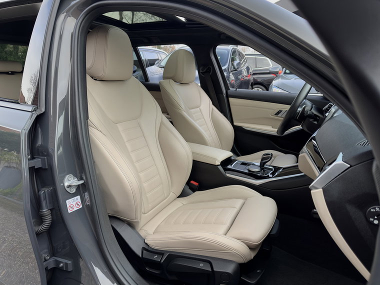 Vehicle Image 33
