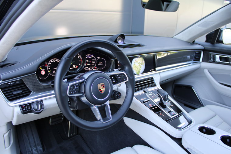 Vehicle Image 25