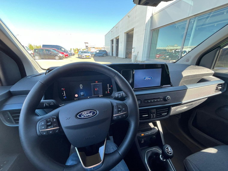 Vehicle Image 25