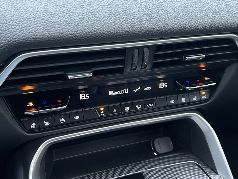Vehicle Image 26