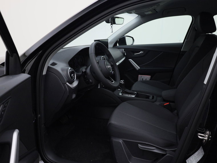 Vehicle Image 25