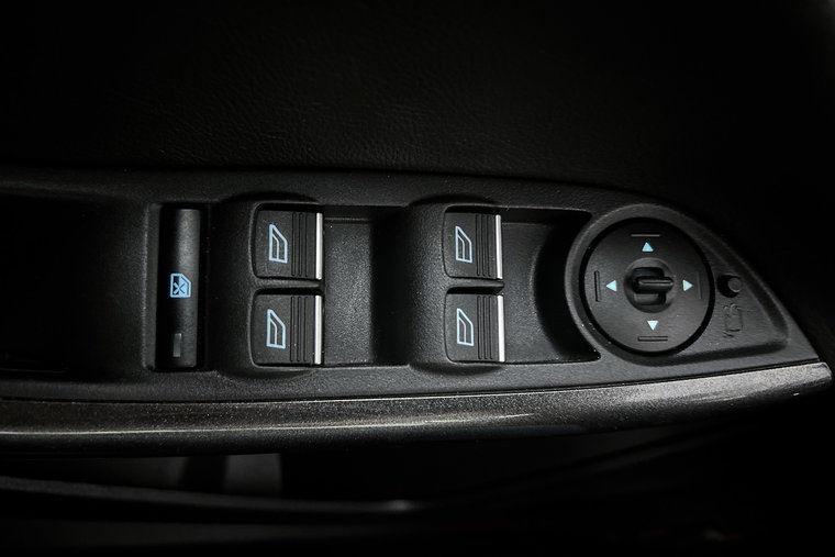 Vehicle Image 25