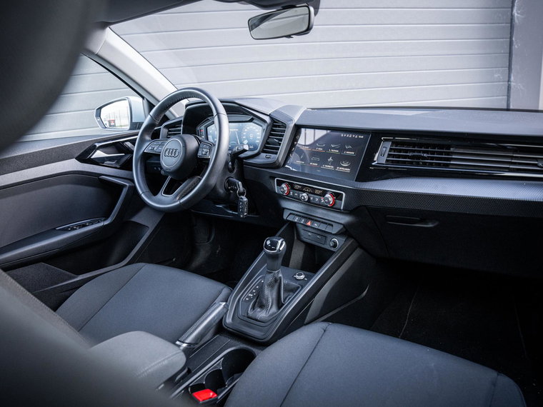 Vehicle Image 12