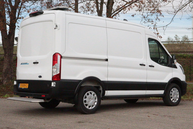 Vehicle Image 9
