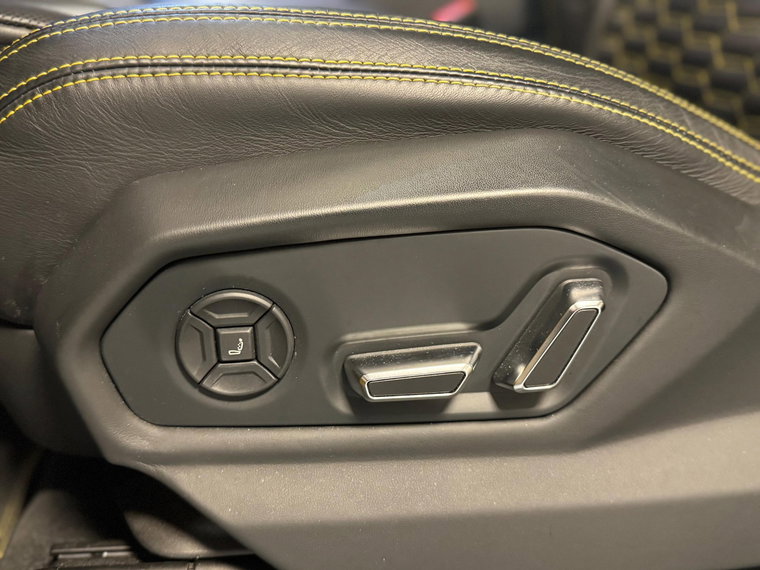 Vehicle Image 36