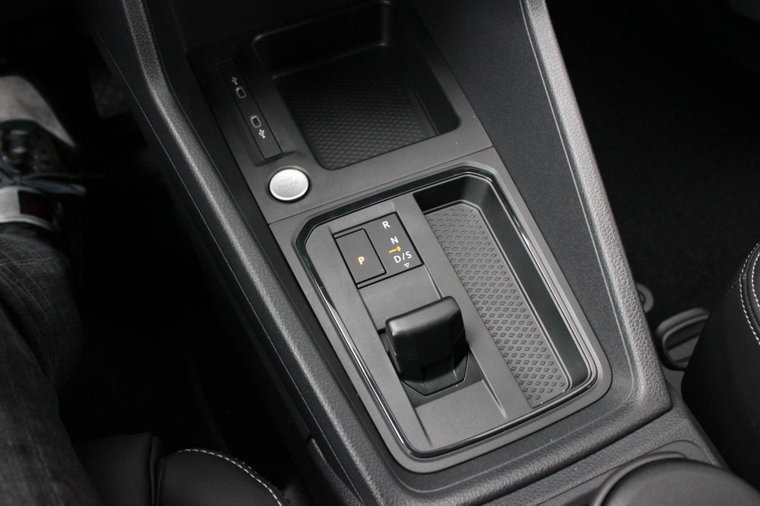 Vehicle Image 25