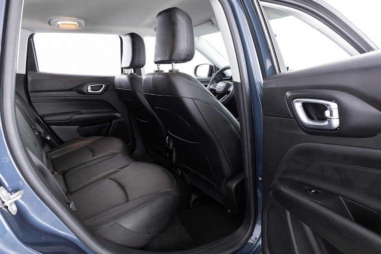 Vehicle Image 8