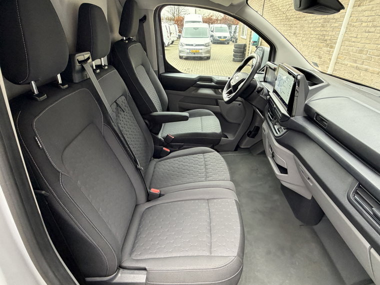Vehicle Image 32