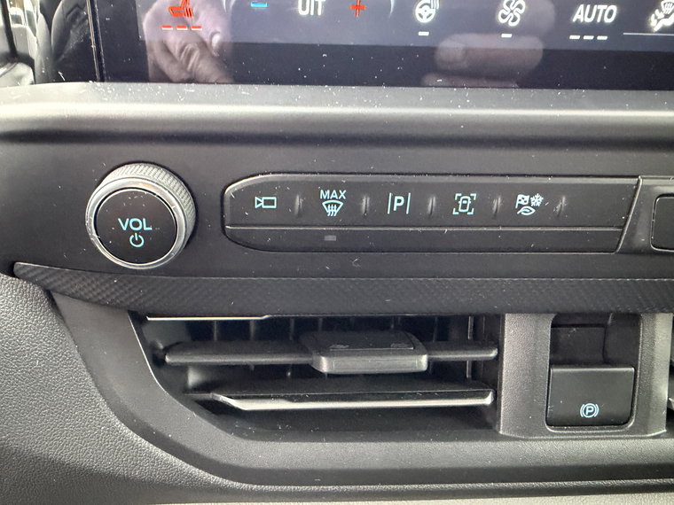 Vehicle Image 42