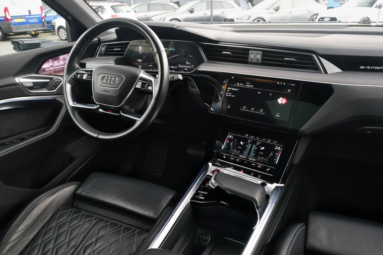 Vehicle Image 16