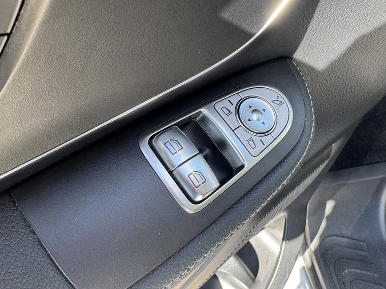 Vehicle Image 40