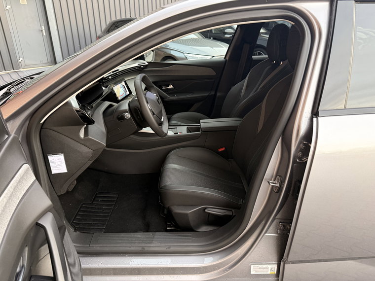 Vehicle Image 40