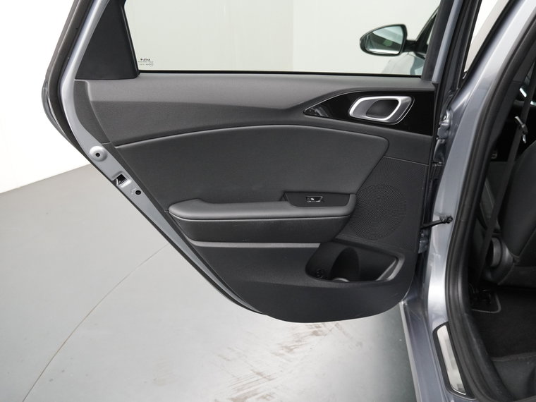 Vehicle Image 37